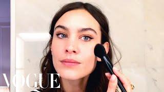 Alexa Chung's Genius Trick for the Perfect Cat-Eye | Beauty Secrets | Vogue