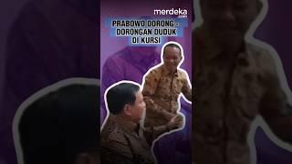 Momen Lucu Prabowo Dorong-Dorongan Duduk di Kursi #merdekadotcom #besmart #viralshort