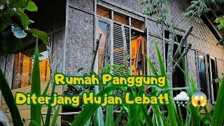 Begini Suasana Rumah Panggung di Kampung Saat Hujan Besar! 