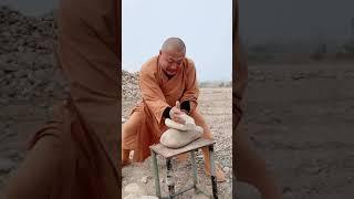 Kung Fu Monk Performing ｜Shaolin hard Qigong