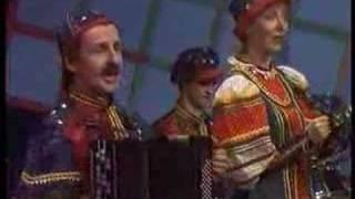 Девчонки полюбили не меня / Funny Song  Kristall-Balalayka