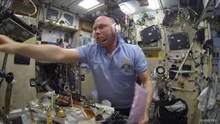 Завтрак перед ВКД - как питаются космонавты // Космическая еда // (обновлённая версия в HD качестве)