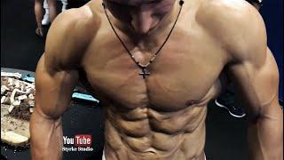 Young Fitness Model Shredded IFBB Pro Florian Wolf Muscle Pump Styrke Studio