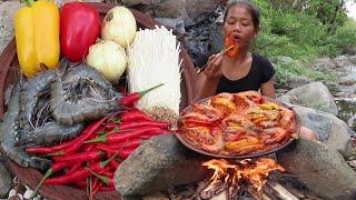 Cooking Shrimp Curry Spicy with Bell peppers for Food - Survival skills Anywhere Ep 87