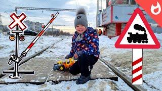 Traffic jams and clearing of the railway crossing / freight and passenger trains at the railway cros