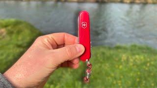 Le meilleur COUTEAU DE POCHE pour un EDC urbain et minimaliste ( Couteau Suisse Victorinox Compact )