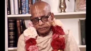 Only a Devotee of Krishna who is Intimately Related With Him Can Understand BG - Prabhupada 0963