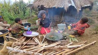 melihat kampung pegunungan pedalaman Papua