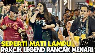 Penari masuk tanpa Di Jemput | Emma Bawak lagu Seperti mati Lampu buat pakcik semangat  Menari"