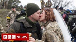 Military couple marry on Ukrainian front line amid war with Russia - BBC News