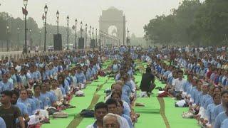 India, al via la decima edizione dell'International Yoga Day