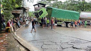 MENUNGGU KEAJAIBAN !!! Semua Sopir Turun Ke Jalan, Sitinjau Lauik Lumpuh Total Macet Parah Mengular