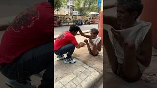 रुला दिया अंकल ने 🫂#humanity #respect #helping#trending #viralvideo