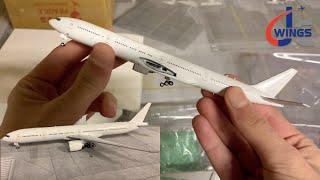 THE MOST BASIC MODEL REVIEW EVER (JC Wings Blank Livery 777)