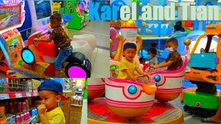 Karel and Tian bermain di mall lucu dan seru 