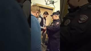 Пришли вручать повестку домой полиция и ГБУ Жилищник.