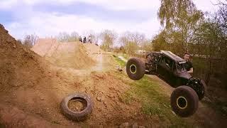 LOSI Rock Rey 1:10 And Traxxas Slash Mini 1:16 RC jumping in a dirtpark