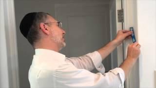 How to put up a mezuzah by Rabbi Kauffman