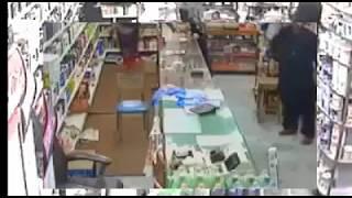 Dakatee in Lahore super market  with Girl Friends - CCTV Live robbery