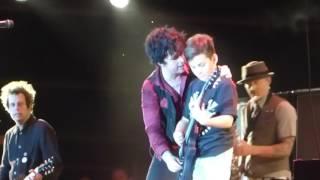 Greenday at Pinkpop 2017: best moment Jules  (11) gets to play Knowledge