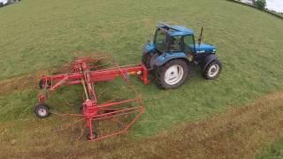 NH 7840 SL + Kuhn 7501 rowing up second cut grass silage 2016