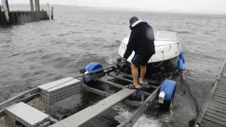Sportboot slippen in 3 min. ZU VERKAUFEN !!! Video 2 - Aus dem Wasser