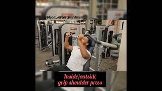 Teen physique champ Rage demo's perfect shoulder press #shoulderpress #teenphysique #bodybuilding