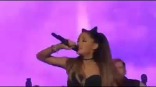 Ariana Grande se emociona em show no Brasil