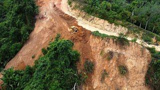 Der Risiko -Job Cat D6R XL DZER -Betreiber macht einen wirklich guten Job in gefährlichen Gebieten