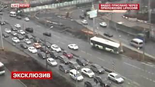 В Москве автобус протаранил шесть автомобилей и врезался в столб