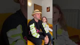 Salvo fa scherzo a Giorgia e si arrabbia tantissimo e da un calcio a Papà Salvo! #shorts