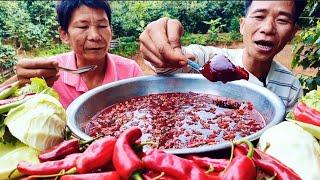 Thánh tiết canh làm một chậu To giao lưu với thánh Ăn ớt | holy blood soup war with super huge pot