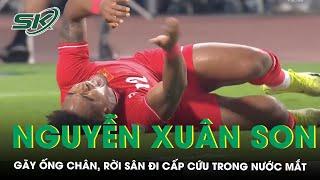 Xót xa cầu thủ Nguyễn Xuân Son gãy ống chân, rời sân đi cấp cứu trong nước mắt | SKĐS