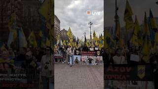  ТЕРМІНОВО! Хрещатик заповнився прапорами Азову!