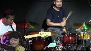 LISTEN to how FUNKY this Indonesian band is (Gugun Blues Shelter) FAJAR on BASS