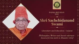 President Kovind presents Padma Bhushan to Shri Sachchidanand Swami for Literature and Education