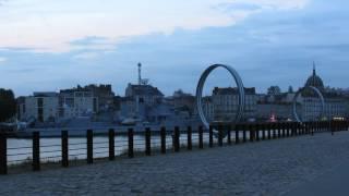 Nantes Timelapse - Vue sur le Maillé Brezé, Le port et les anneaux de Buren