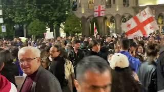 Late evening in Tbilisi, tens of thousands protest at the parliament against the foreign agents law