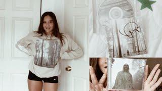 opening taylor swift merch! (signed cd & crewneck)