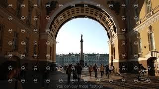 ST. PETERSBURG, RUSSIA: Arch of The General staff and The Palace Square in the summer