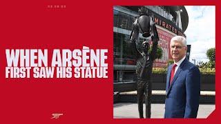 Arsène Wenger visits his statue!