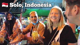 Locals are FRIENDLY! Alun-Alun Night Market in Solo/Surakarta, Indonesia 