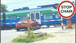 Mazda utknęła na przejeździe kolejowym #1491 Wasze Filmy