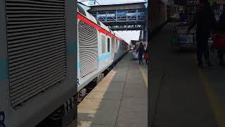 Ujjain jn  #shorts #ytshorts #viral #train #railway #TrainPhotography #ExpressTrain #TrainShorts