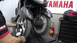 oil change: YAMAHA TRICITY 125cc scooter