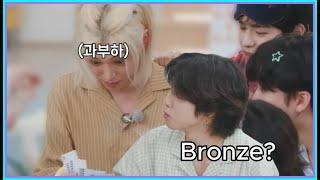 Stray kids teasing Felix with bronze (aka Felix funny moments)