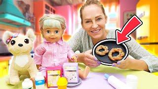 Nicole und Baby Born. Puppen Video für Kinder. Nicole bereitet Sesamkringel für Baby Born zu