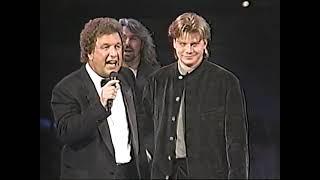 Bill Gaither introduces the Vocal Band ~ Mark Lowry Comedy (Live at Jubilaté '95) - rare footage