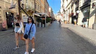 Львів 2024: від дівчат з прутнями на Площу Ринок через Вірменську і Краківську, відключили світло