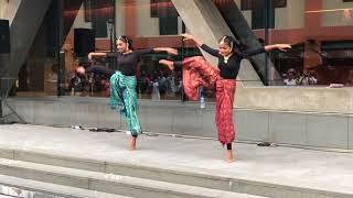 Viral Video - Iswarya & Shruthi Dance in Singapore